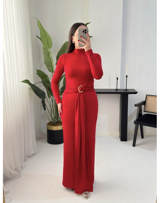 PAELA BROŞ DETAYLI KIRMIZI ELBİSE