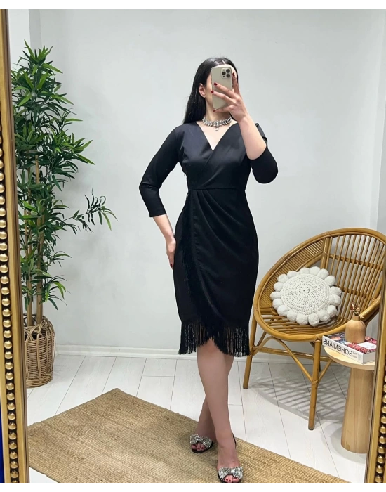 PÜSKÜLLÜ SİYAH ELBİSE