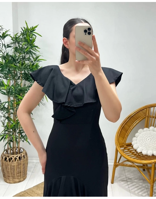 SİYAH KISA KOLLU VOLANLI ELBİSE