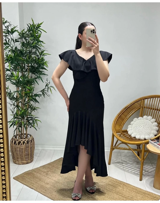 SİYAH KISA KOLLU VOLANLI ELBİSE