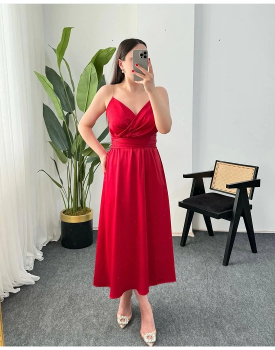 TAŞ ASKILI KIRMIZI SATEN ELBİSE