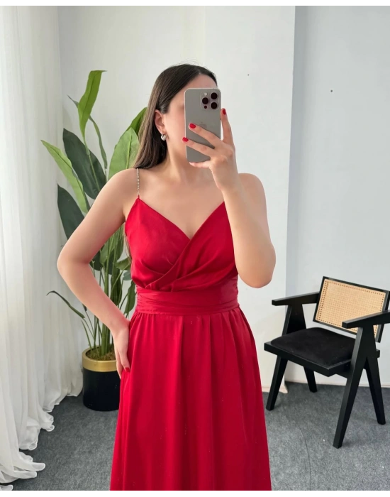 TAŞ ASKILI KIRMIZI SATEN ELBİSE