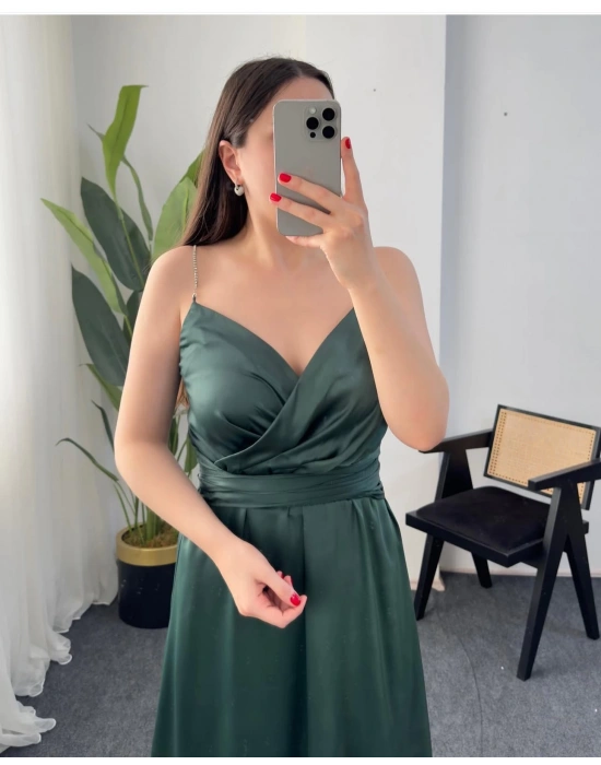 TAŞ ASKILI MİNT SATEN ELBİSE