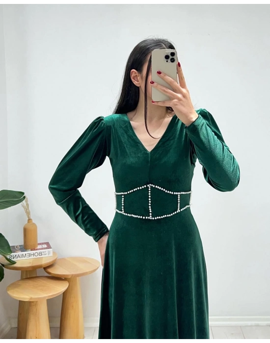 ZÜMRÜT İNCİ BEL DETAYLI KADİFE ELBİSE