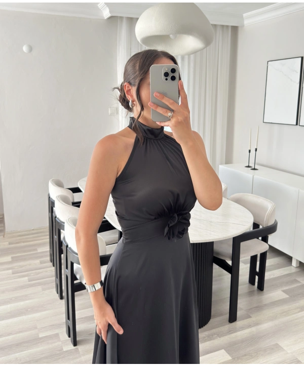 KATHİA ÇİÇEK DETAYLI SİYAH ELBİSE