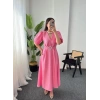 ARİA PARLAK KUMAŞ KRUVAZE YAKA KEMERLİ PEMBE ELBİSE