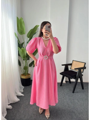 ARİA PARLAK KUMAŞ KRUVAZE YAKA KEMERLİ PEMBE ELBİSE