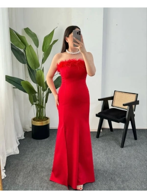 CARMEN KIRMIZI TÜYLÜ STRAPLEZ ELBİSE