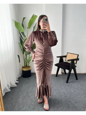 FİONA VOLANLI KADİFE VİZON ELBİSE