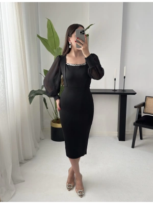 HERA TAŞ DETAYLI KARE YAKA SİYAH ELBİSE