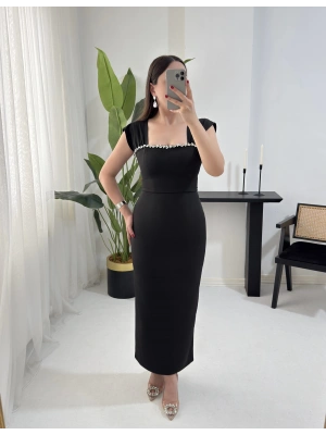 HOLLY TAŞ YAKA SİYAH ELBİSE