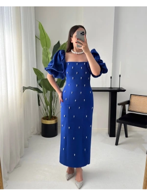 MOİRA KARE YAKA BALON KOL İNCİ İŞLEMELİ SAKS ELBİSE