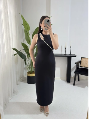 NİNA TAŞ YAKA SİYAH ELBİSE
