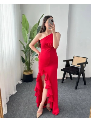 VOLANLI YIRTMAÇ DETAYLI KIRMIZI ELBİSE