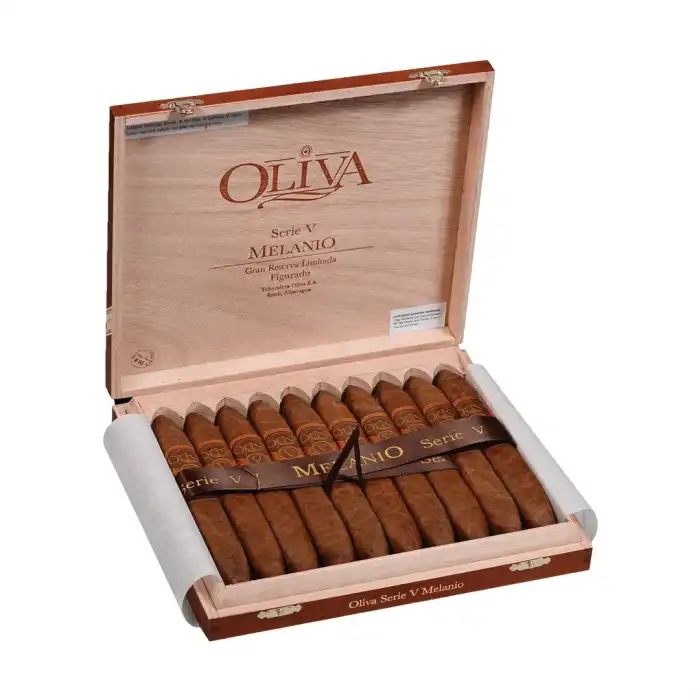 Oliva Série V Melanio Figurado Limitada 2014 Yılın Purosu (10)