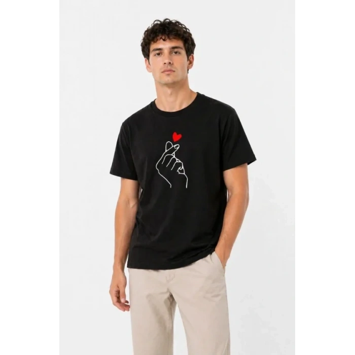 Erkek Kore Parmak Kalp Aşk Temalı Minimal Baskılı Tişört Yazlık Kısa Kol T-Shirt - Siyah