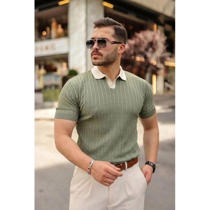 Erkek Yaka Detaylı Desen Dokulu Triko Tişört