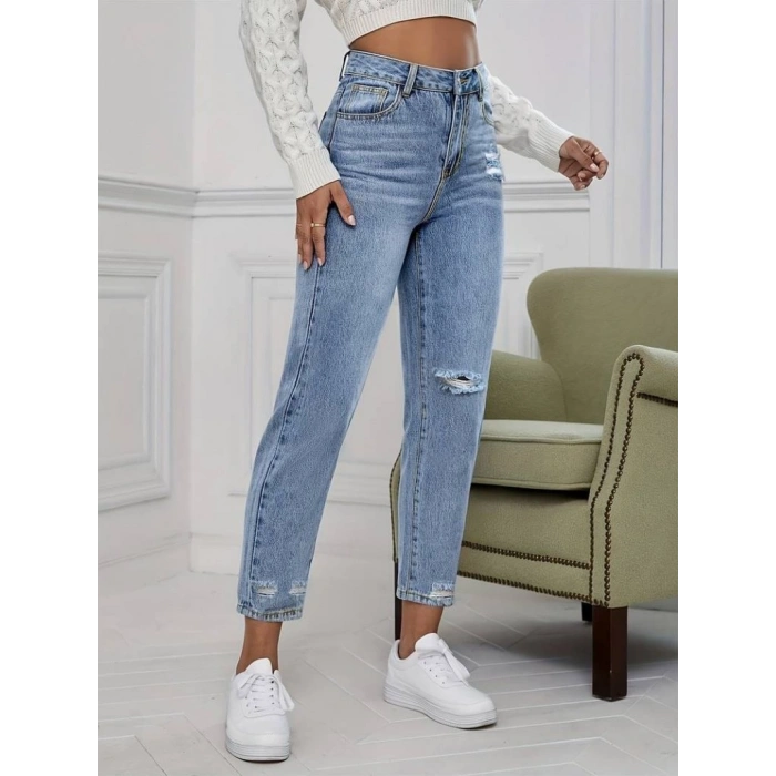 Kadın Açık Mavi Yırtık Mom Fit Kot Pantolon