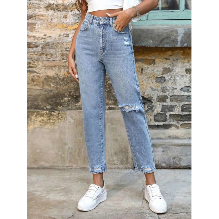 Kadın Açık Mavi Yırtık Mom Fit Kot Pantolon