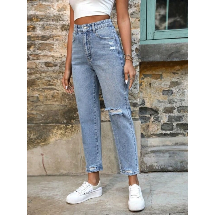Kadın Açık Mavi Yırtık Mom Fit Kot Pantolon