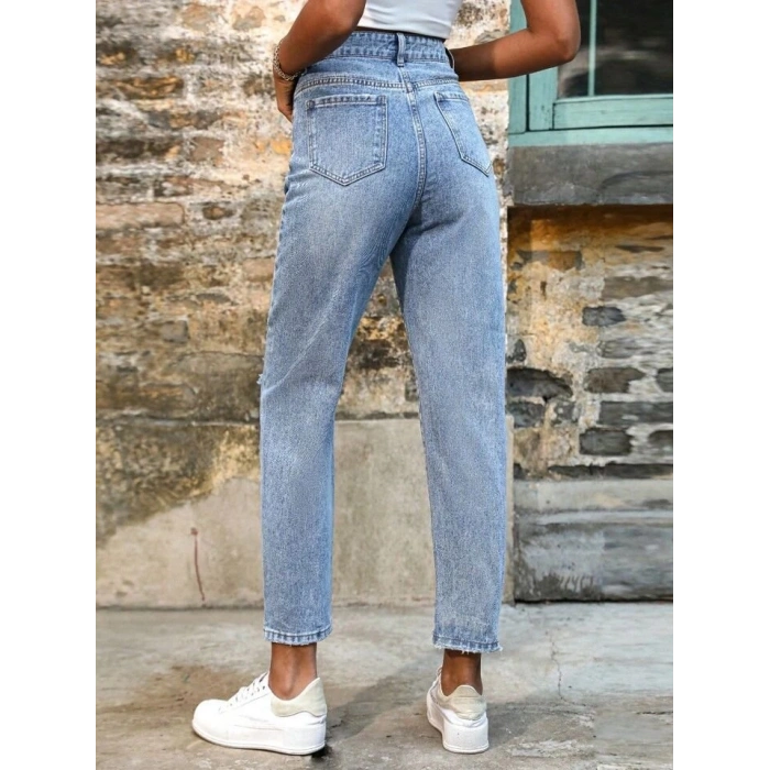 Kadın Açık Mavi Yırtık Mom Fit Kot Pantolon