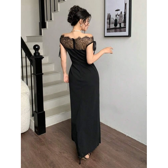 Kadın Göğüs Ve Yakası Dantel Detaylı Kayık Yaka Görünümlü Uzun Ithal Krep Elbise