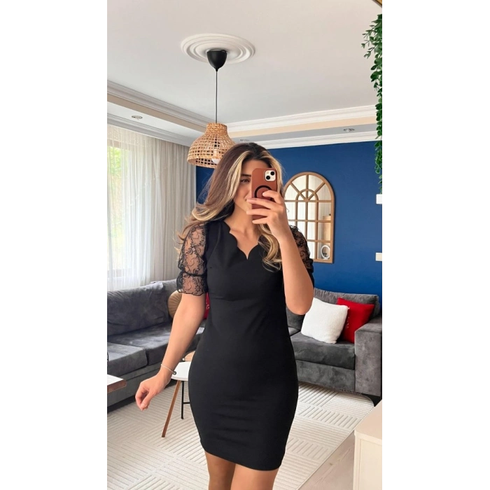 Kadın Kısa Kollu Dantelli V Yakalı Yanlardan Büzgülü çapraz Detaylı Ithal Krep Elbise