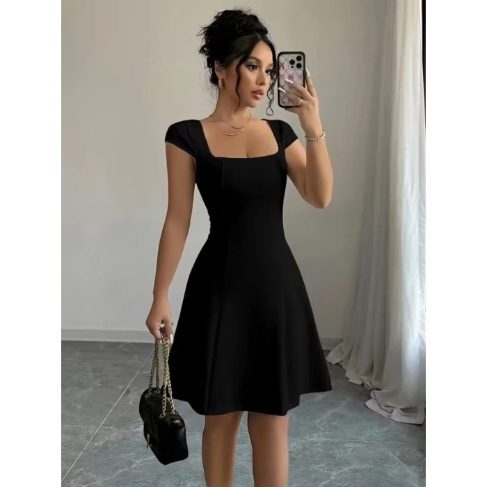 Kadın Kısa Kollu Kare Yakalı Kısa Ithal Krep Elbise