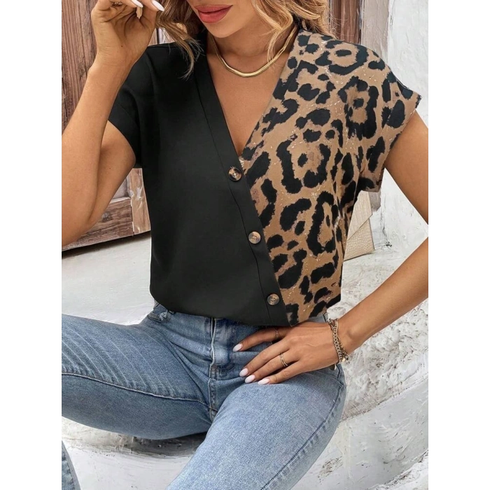 Kadın Kısa Kollu V Yakalı önden Düğmeli Leopar Desen Detaylı Viskon Bluz