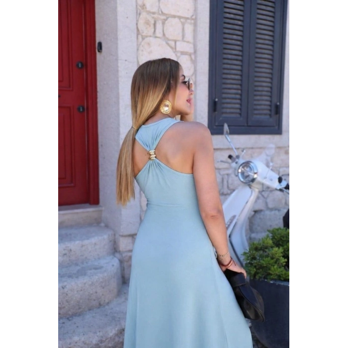 Kadın Omuzlardan Açık Arkadan Toka Detaylı Yırtmaçlı Uzun Viskon Elbise