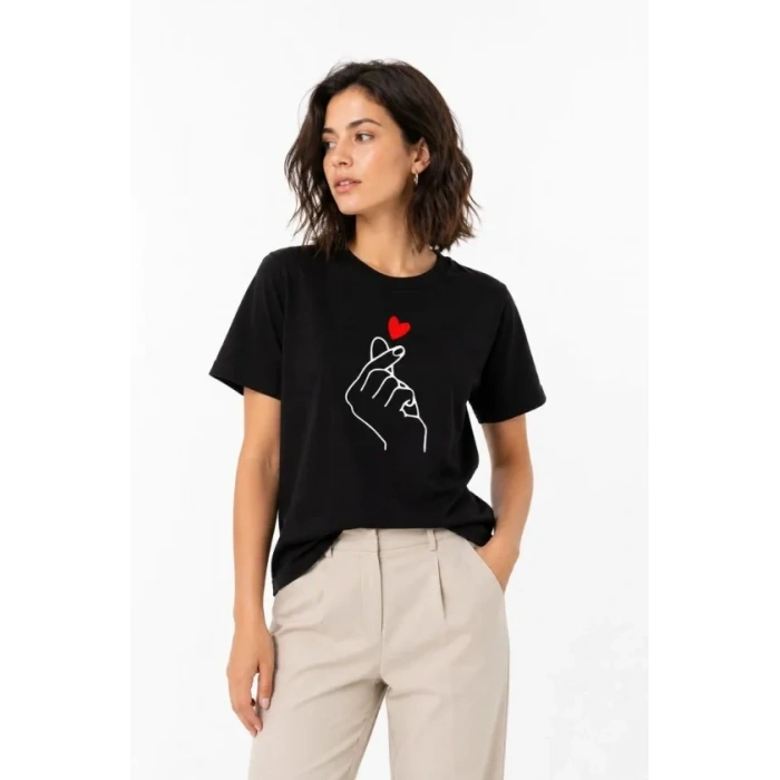 Kore Parmak Kalp Aşk Temalı Minimal Baskılı Tişört Yazlık Kısa Kol T-Shirt - Siyah