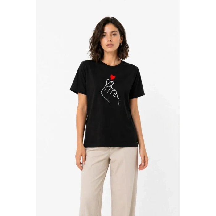 Kore Parmak Kalp Aşk Temalı Minimal Baskılı Tişört Yazlık Kısa Kol T-Shirt - Siyah