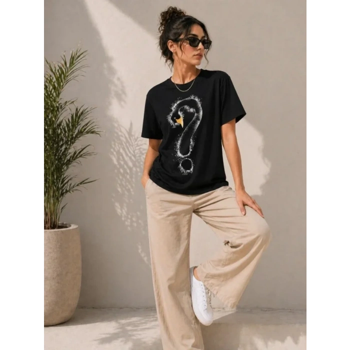 Kuğu Figürlü Soru İşareti Baskılı Tişört Kısa Kol T-Shirt - Siyah