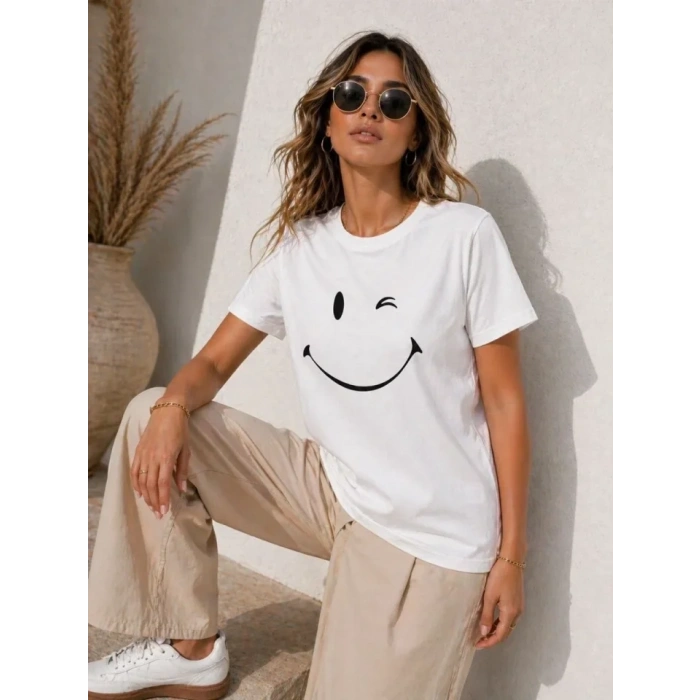 Minimal Gülümseyen Yüz Baskılı Tişört Kısa Kol Yazlık T-Shirt - Beyaz