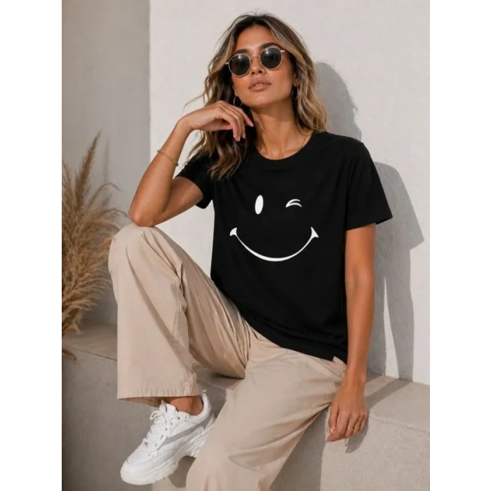 Minimal Gülümseyen Yüz Baskılı Tişört Kısa Kol Yazlık T-Shirt - Siyah