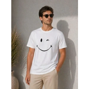 Erkek Minimal Gülümseyen Yüz Baskılı Tişört Kısa Kol Yazlık T-Shirt - Beyaz