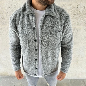Erkek Pelüş Polar Hırka Gömlek – Yakalı, İlik Düğmeli, Göğüs Cepli, Yumuşak Dokulu Kışlık Regular Fit Rahat Günlük Model - Gri