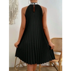 Kadın Balıkçı Yaka Omuzlardan Açık Pılelı Kısa Janjan Krep Elbise