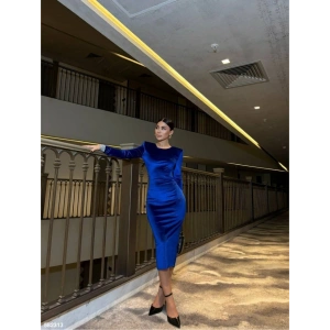 Kadın Bisiklet Yaka Vatkalı Manşet Detay Kadife Kumaş Midi Boy Elbise