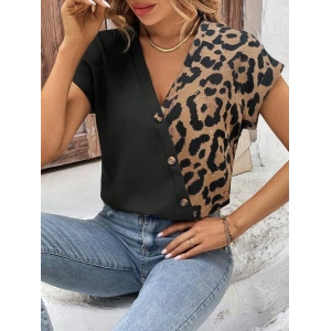 Kadın Kısa Kollu V Yakalı önden Düğmeli Leopar Desen Detaylı Viskon Bluz