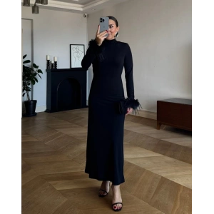 Kadın Uzun Kollu Balıkçı Yaka Kol Ağzı Tüy Detaylı Uzun Krep Elbise