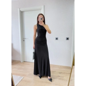 Kolsuz Büzgülü Uzun Elbise - Siyah
