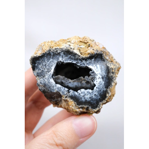 Geoda de Merlinita Cruda (Opalo Dendrítico) - Dendritas en forma de árbol en 3D, 115g