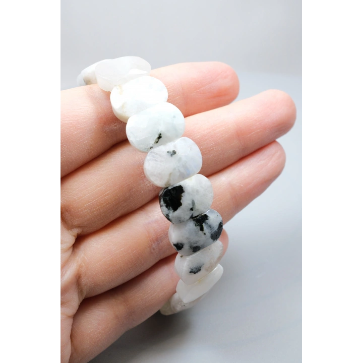 Bagliore mistico della Luna e energia femminile: Bracciale di pietre naturali con Pietra di Luna Taglio Ovale