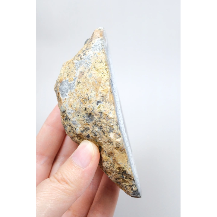 Blue and Snowy White Merlinit - Dendritik Opal Dilimi ile Siyah İçermeler, 186g