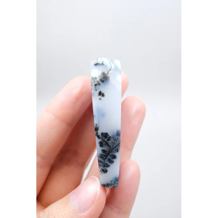 Forma libre pulida de Merlinita Azul y Blanca - Ópalo Dendrítico Azul Hielo