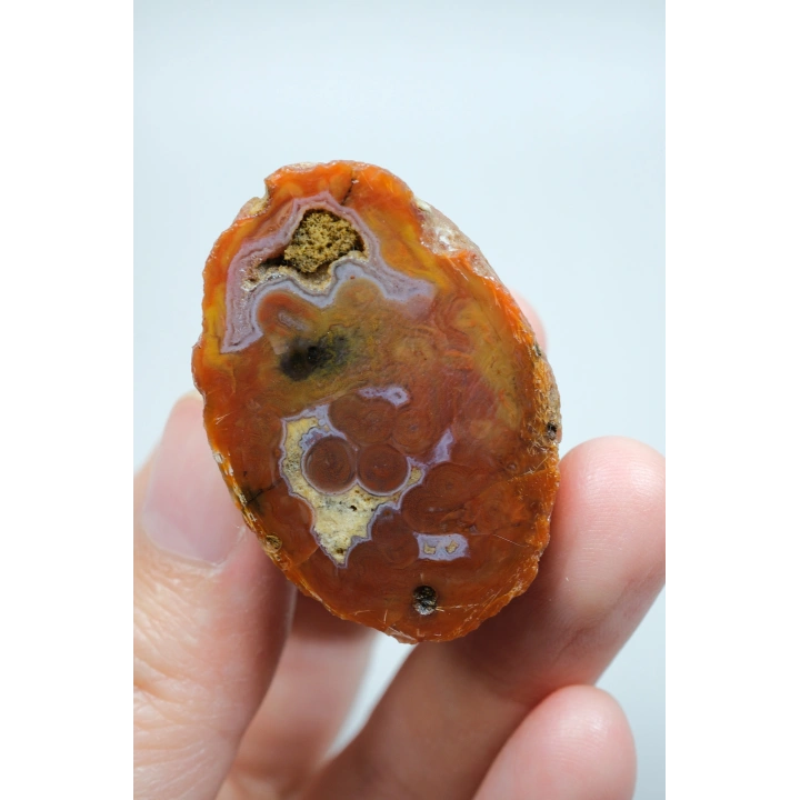 カーネリアンレッドとバーントオレンジの縞模様が入った黒海瑪瑙のペア、パープルアイ瑪瑙