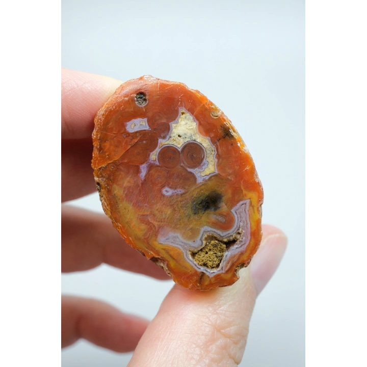 カーネリアンレッドとバーントオレンジの縞模様が入った黒海瑪瑙のペア、パープルアイ瑪瑙