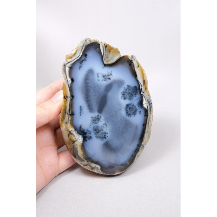 Lámina de Merlinita Azul Oscuro (Ópalo Dendrítico) - Matriz translúcida con Dendritas Negras Flotantes, 561g