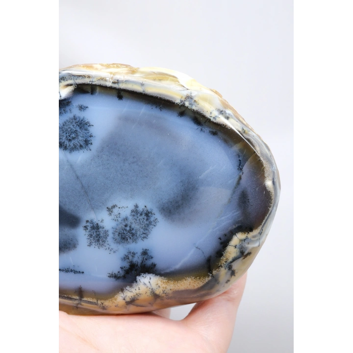 Lámina de Merlinita Azul Oscuro (Ópalo Dendrítico) - Matriz translúcida con Dendritas Negras Flotantes, 561g
